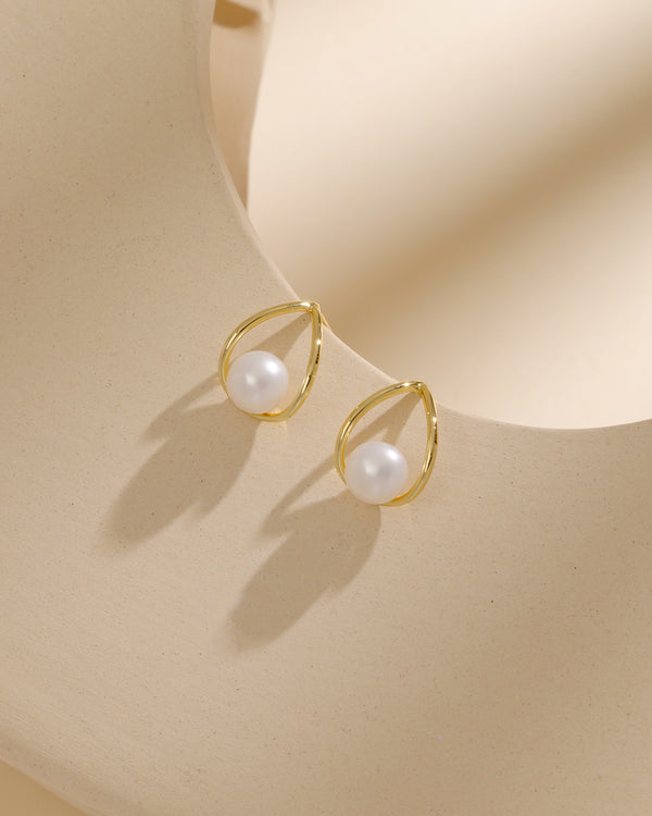 The Natural Freshwater Pearl with S925 Silvery Earrings